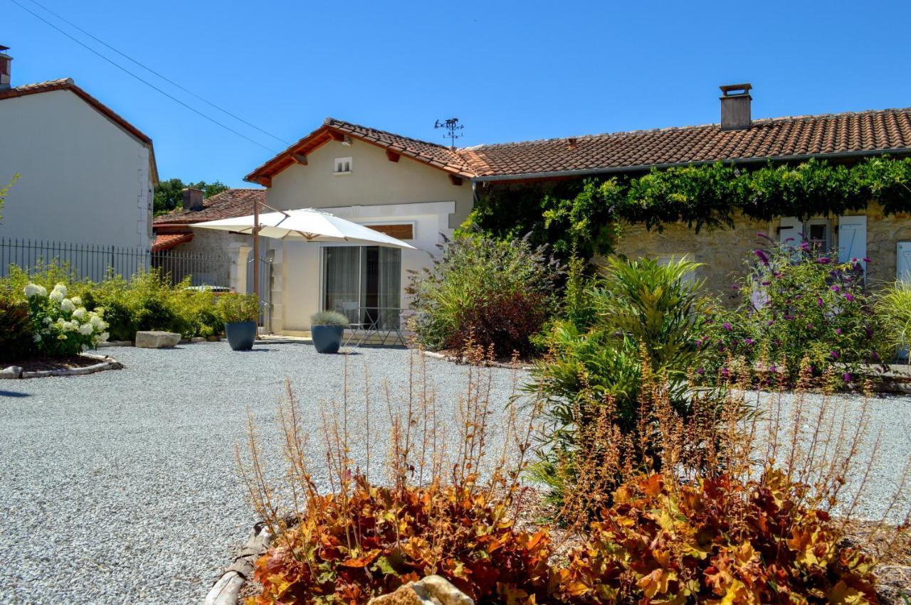 Grande Chambre D'Hote Les Chats-Pitres Bed and Breakfast La Rochette  Exterior foto